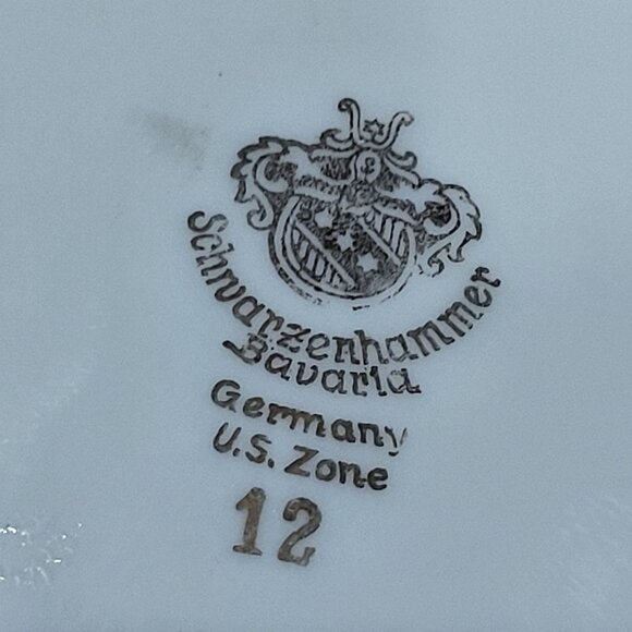 Pair of Schivarzenhammer Bavaria Courting Couple Scalloped Bowls - Picture 7 of 10